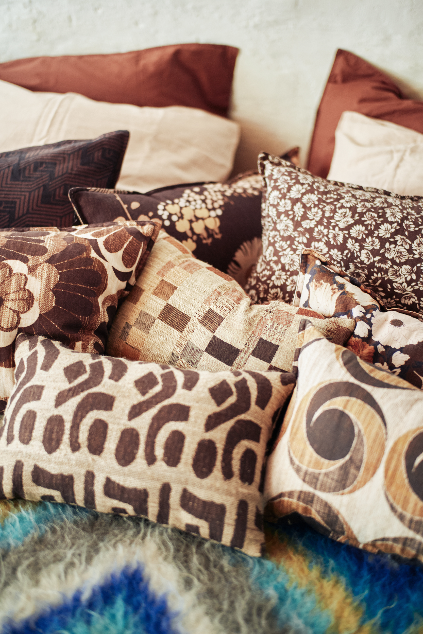 Rustic cushion store